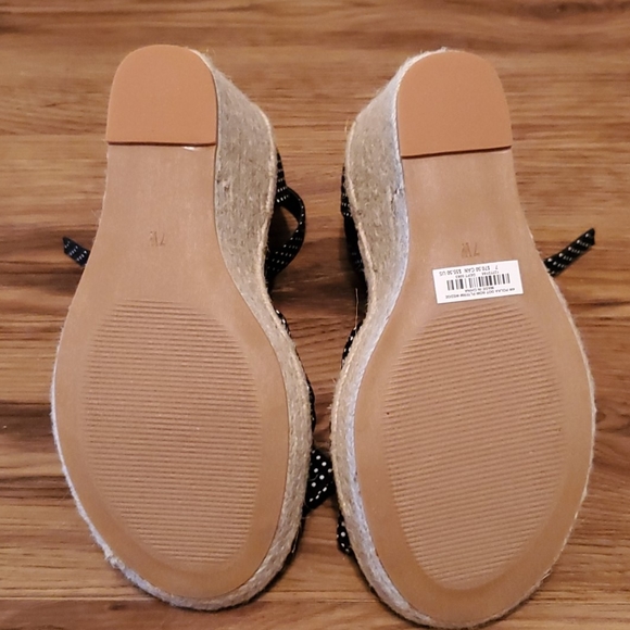 Torrid polka dot bow wedges - Picture 2 of 4